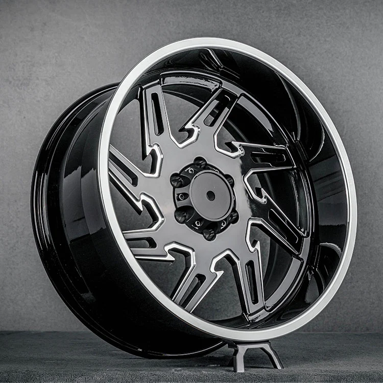 Kute koła terenowe w kolorze czarnym, z polerowaną krawędzią